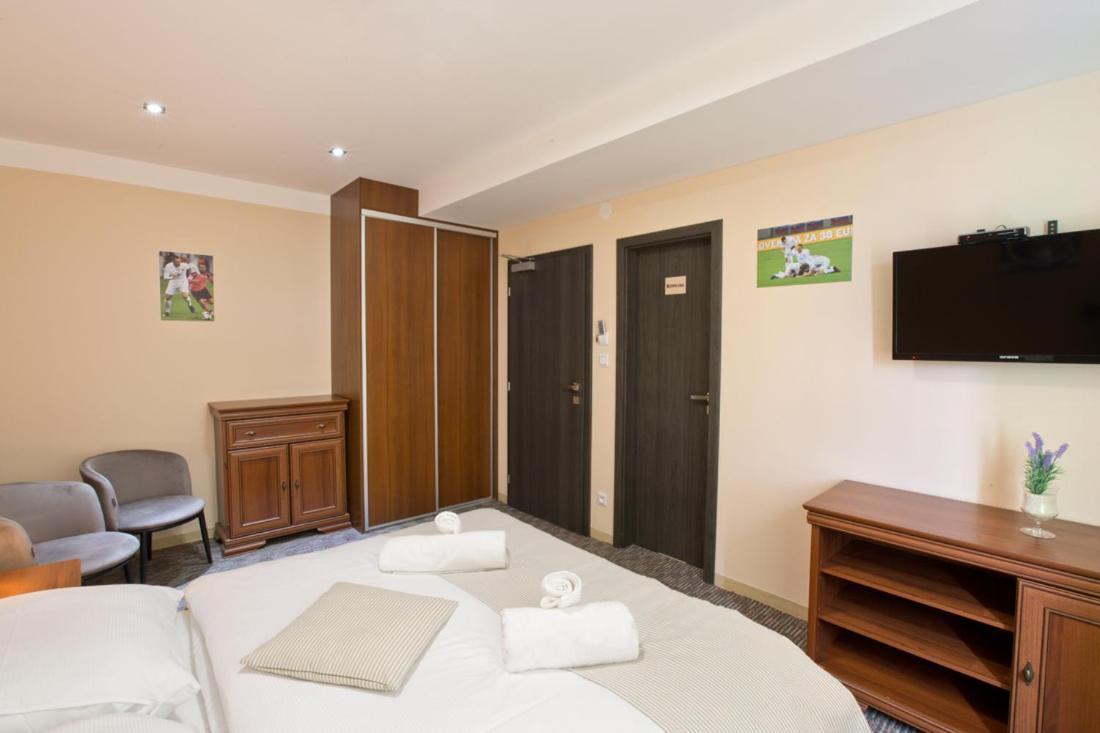 Restauracia Gol Hotel Oravske Vesele Ngoại thất bức ảnh